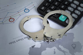 卖假药怎么判刑