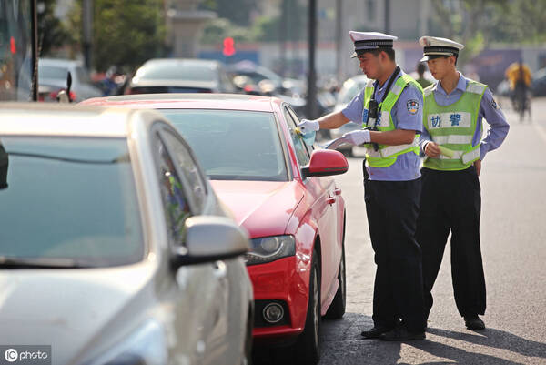 逃逸认定书下后几天通知拘留 派出所拘留人的流程