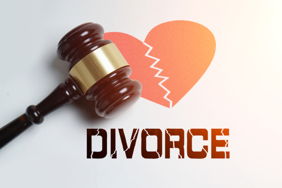 离婚诉讼中不出庭的后果是什么