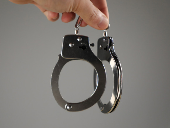 被刑事拘留请律师可不可以保释出来，刑事拘留有没有案底